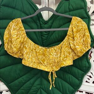 NWOT Lex Breezy mustard/ gold color lauae print crop top. Size XL.